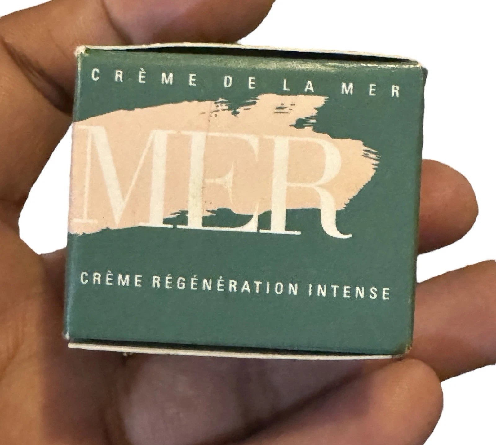La Mer Moisturizing Cream 3.4oz jar and packaging